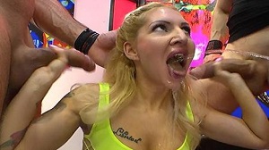 Leona & Bonnie Bee – Blonde And Pissed