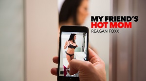 Reagan Foxx – Peeping-Tom Gets More Than A Sneaky Shower Video of Reagan Foxx
