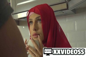 Nicole Love – Sexy muslim girl spreads for cash
