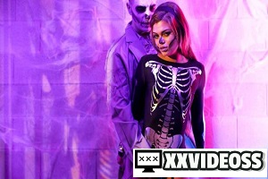 Destiny Cruz – Zombie Halloween