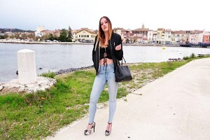 Skyla – 20 years old, head of the line in Martigues (13)!