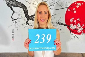 Lulu Love – Sexy blonde darling is waiting for call – E239