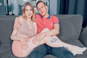 Kami Yammy – Gentle couple gets doggy orgasms