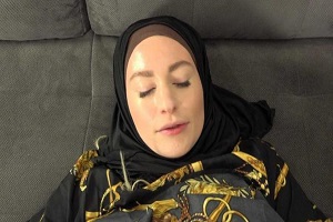 Lauren Black – Lazy babe in hijab gets hardcore penetration – E223