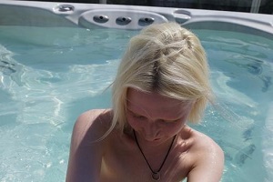 Ingrid – Rooftop Jacuzzi Jilling In The Sun With Hot Ingrida Loving The Plastic Cock Suction Cup