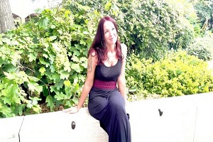 Luciolle – Luciolle, 40 years old, waitress in Nîmes!