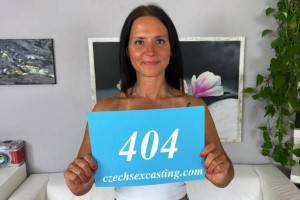 Moly – Sexy milf wanted shoot her very first casting video – E404