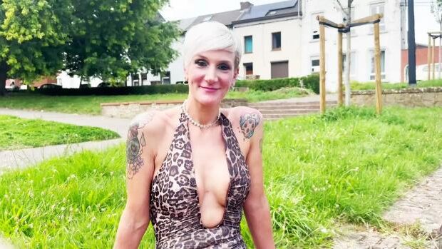 Jen – Jen, 38, is moving up a gear!