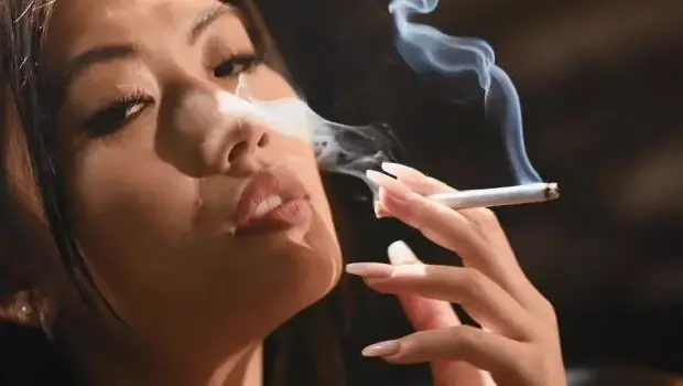Dolly X – Smoking Hawt