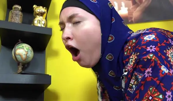 Noi Feja – Horny guy really wants to fuck a woman in hijab