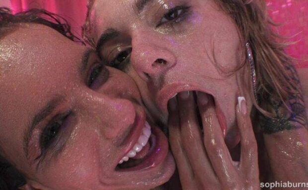 Sophia Burns & Jessy Pony Bathroom Beauties