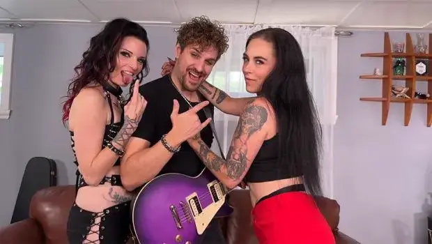 Velour Noir & Vanessa Therock – Sex And Squirt