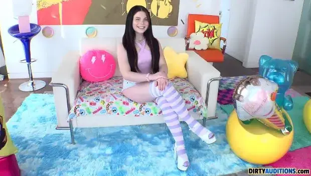Lola Valentine – Filling Lola’s Hole