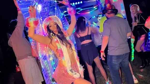 Lux La Fox – Silent Disco Party