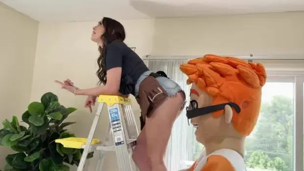 Amiee Cambridge – Amiee Cambridge Finds, Causes and Fixes Porn Dude’s Leaks