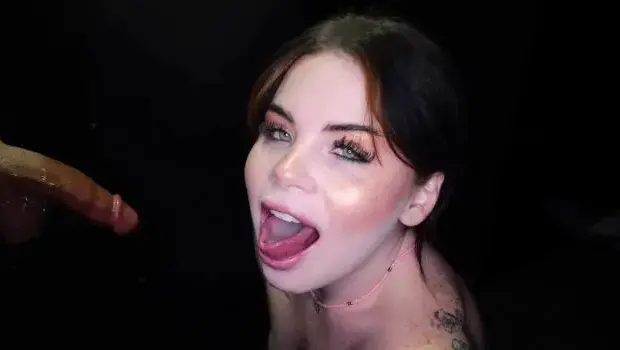 Lola Valentine – Lola Valentine’s First Gloryhole