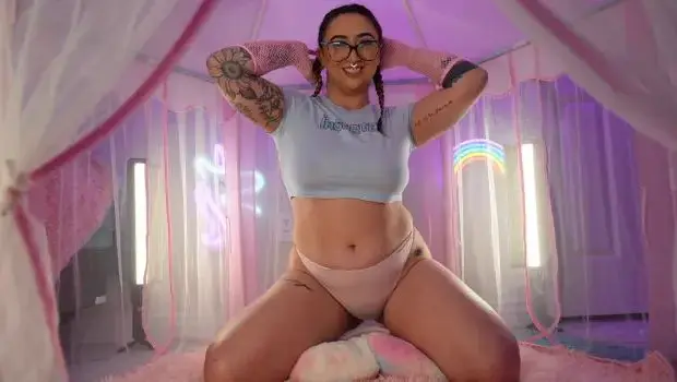 Nina Nova – Nina Is An Inserted Fan