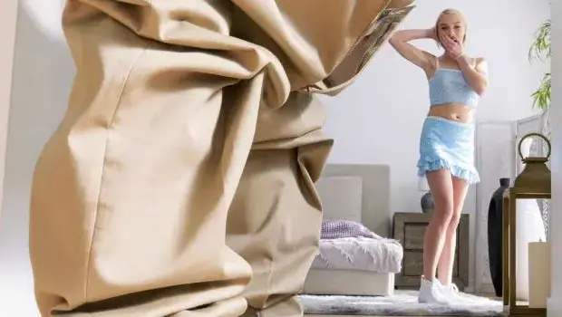 Aurora Vixen – Helpful Neighbor