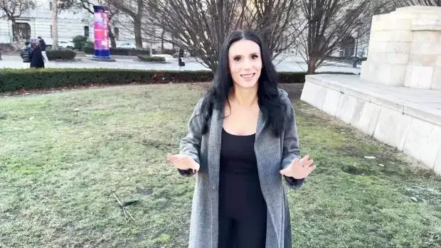 Nelly – Nelly, 28 years old, a little bombshell in love with France!