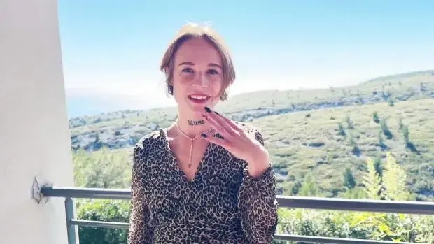 Alma – Alma, 24, finds pleasure with two men…