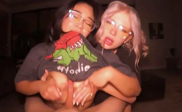 Beaux Peeps & Jasmine Teaa – Nerdy Best Friend Shares Cock Midnight POV Threesome OnlyFans Leak
