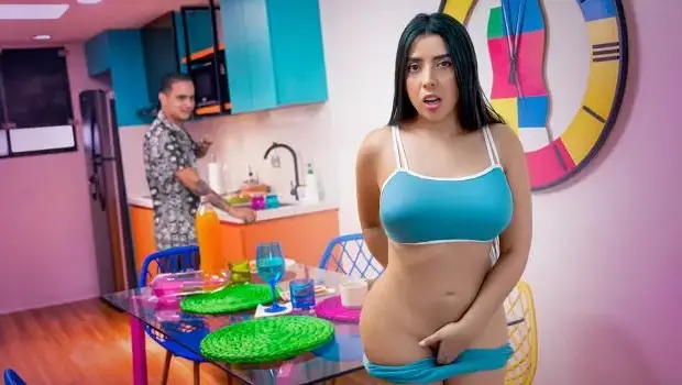 Lina Henao – “Que Rico!” Making My Dad’s New Wife Squirt All Over Me (Lina Henao Debut)