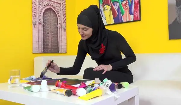Victoria Benz – Sexy babe in hijab swapped a brush for a dick