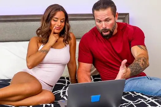 Isabella Jules – Isabella Jules’s Sexy Laptop Seduction