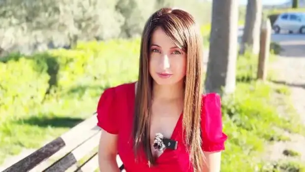 Paola – Paola, 25 years old, human resources manager in Lyon!