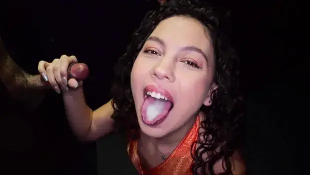 Satine Summers – Satine Summers’ Fifth Gloryhole