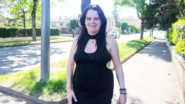 Aurelie – Aurélie, 25 years old, cleaning lady in Lyon!