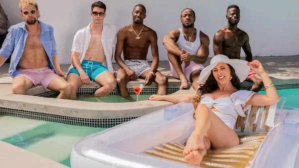 Cherie Deville – Cherie’s Pool Party Parfait