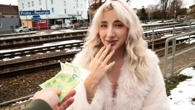 Sunflower Doll – Pretty British Blonde Facial