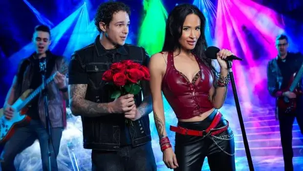 Izi Blu – Rockstar Milf Takes Roadie on an Exclusive VIP Tour