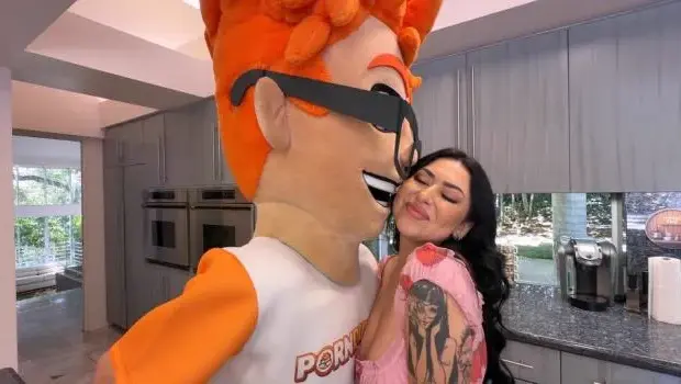 Melissa Moore – Melissa Moore Fills Up on Porn Dude Sausage