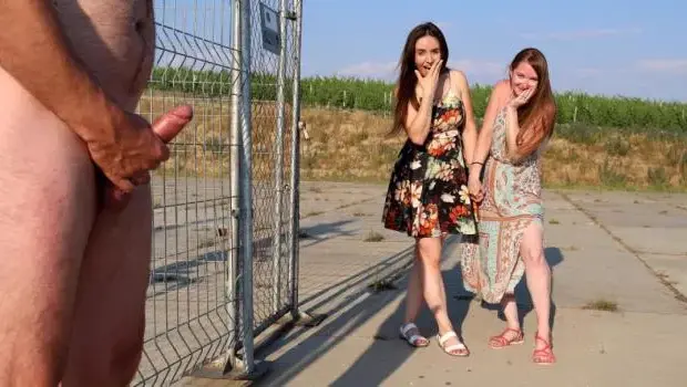 Lenna Ross & Kiwii Sweet – Public cumming